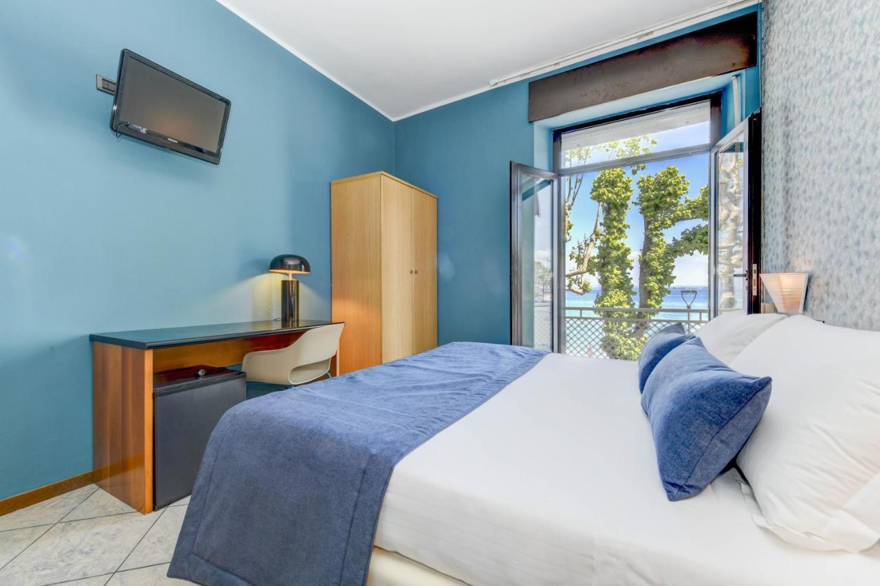 Hotel Aurora Дезенцано-дель-Гарда Екстер'єр фото