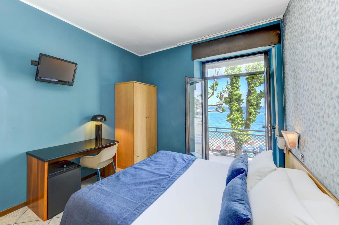 Hotel Aurora Дезенцано-дель-Гарда Екстер'єр фото